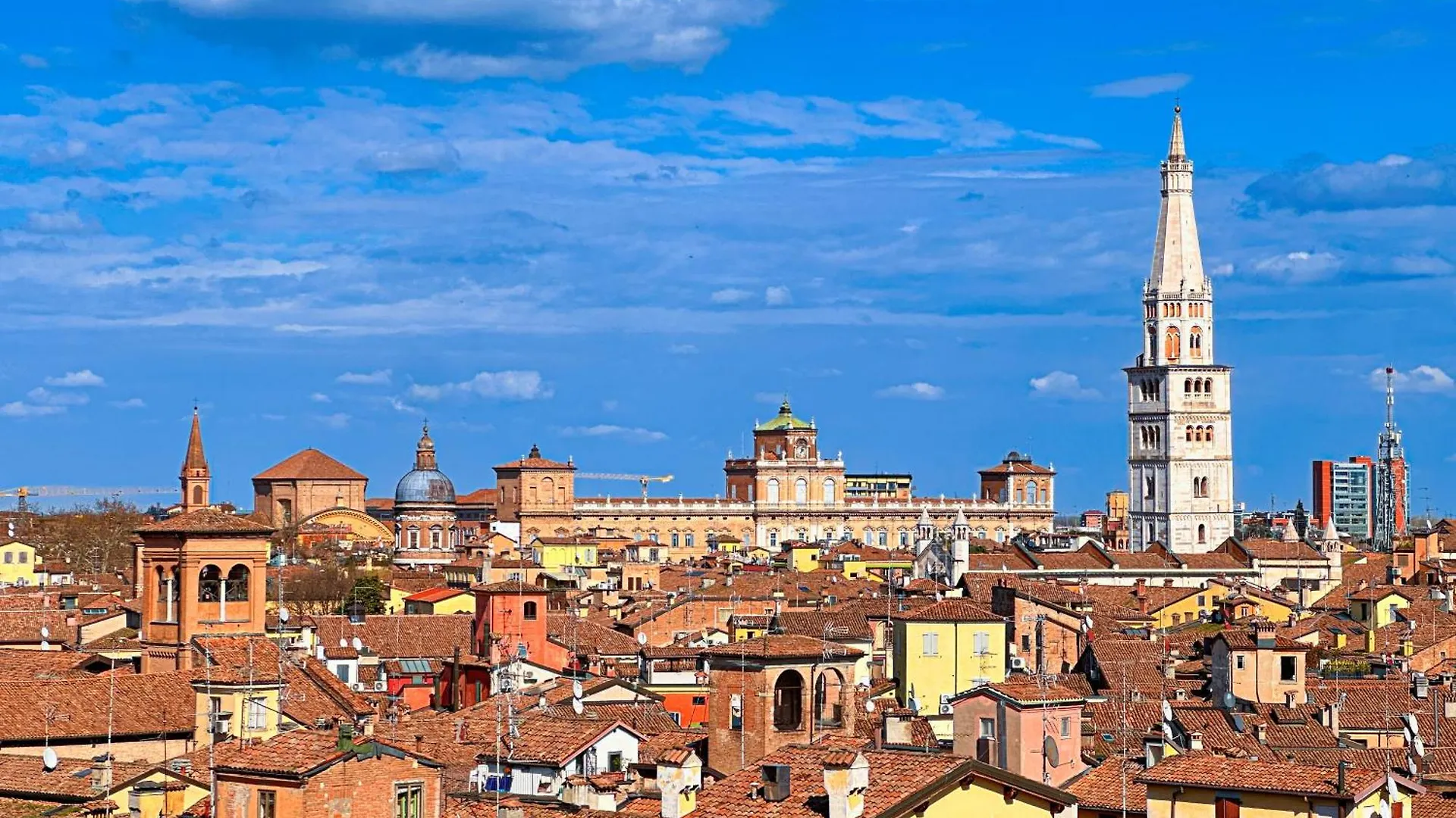 Vista Ghirlandina - Attico Sul Tetto Del Centro Al Settimo Piano Apartment Modena 0*,  Italy
