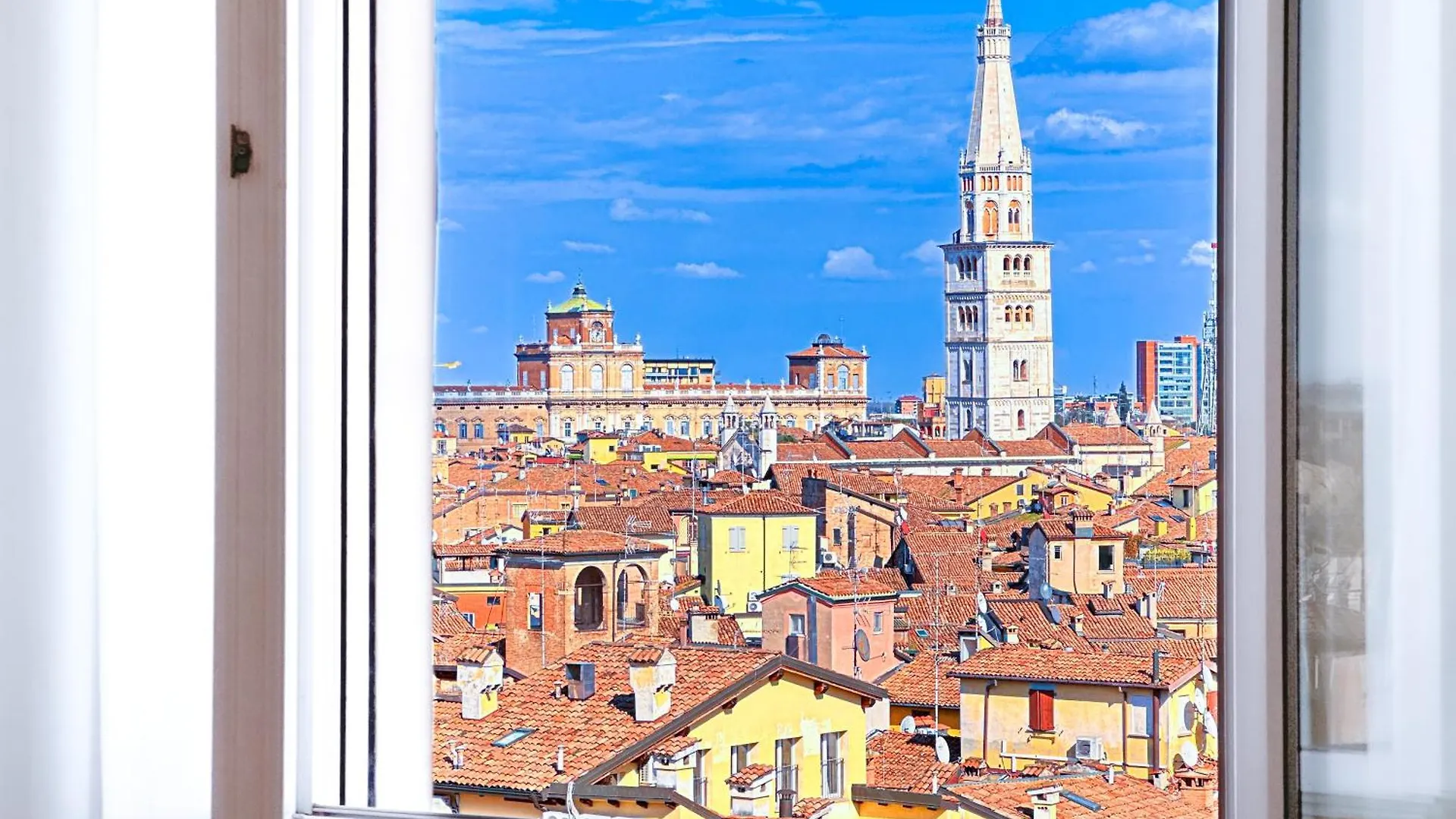 Vista Ghirlandina - Attico Sul Tetto Del Centro Al Settimo Piano Apartment Modena Italy